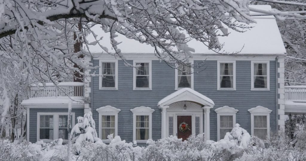 winter-colonial-house-snow - Thebco